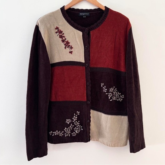 Colorblock Floral Embroidered Sweater - Picture 2 of 6